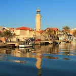 Avec Piscine, Parking Et Terrasse à Port Camargue - Fr-1-307-262 * Le Grau-du-Roi