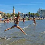 Avec Piscine, Parking Et Terrasse à Port Camargue - Fr-1-307-262 *
