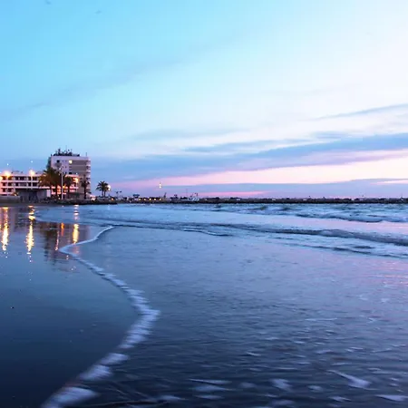 Apartment Avec Piscine, Parking Et Terrasse A Port Camargue - Fr-1-307-262 *