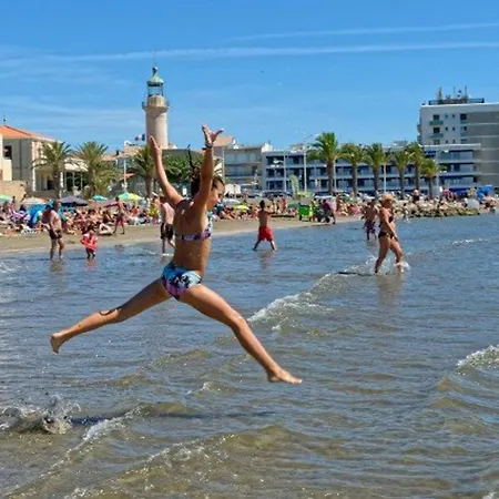 Avec Piscine, Parking Et Terrasse A Port Camargue - Fr-1-307-262 *