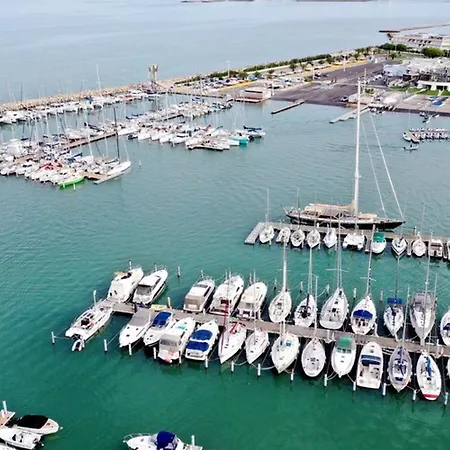 Apartmán Avec Piscine, Parking Et Terrasse A Port Camargue - Fr-1-307-262 *