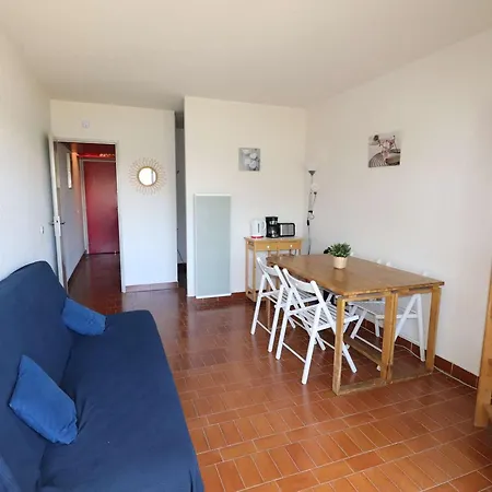 Avec Piscine, Parking Et Terrasse A Port Camargue - Fr-1-307-262 *