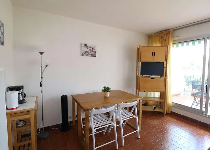 Avec Piscine, Parking Et Terrasse A Port Camargue - Fr-1-307-262 *