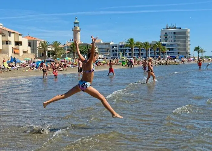 Avec Piscine, Parking Et Terrasse A Port Camargue - Fr-1-307-262 *
